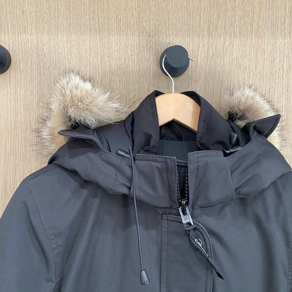 Trillium parka by Canada Goose - Picture 4 of 17